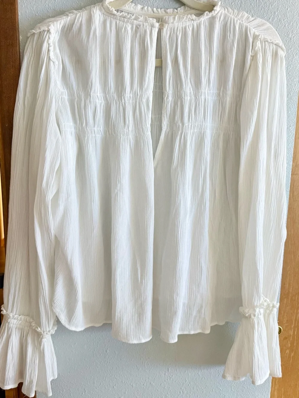 Free People white Blouse Bell Cuffs S Lightweight Poet Style Top⭐️Like New⭐️